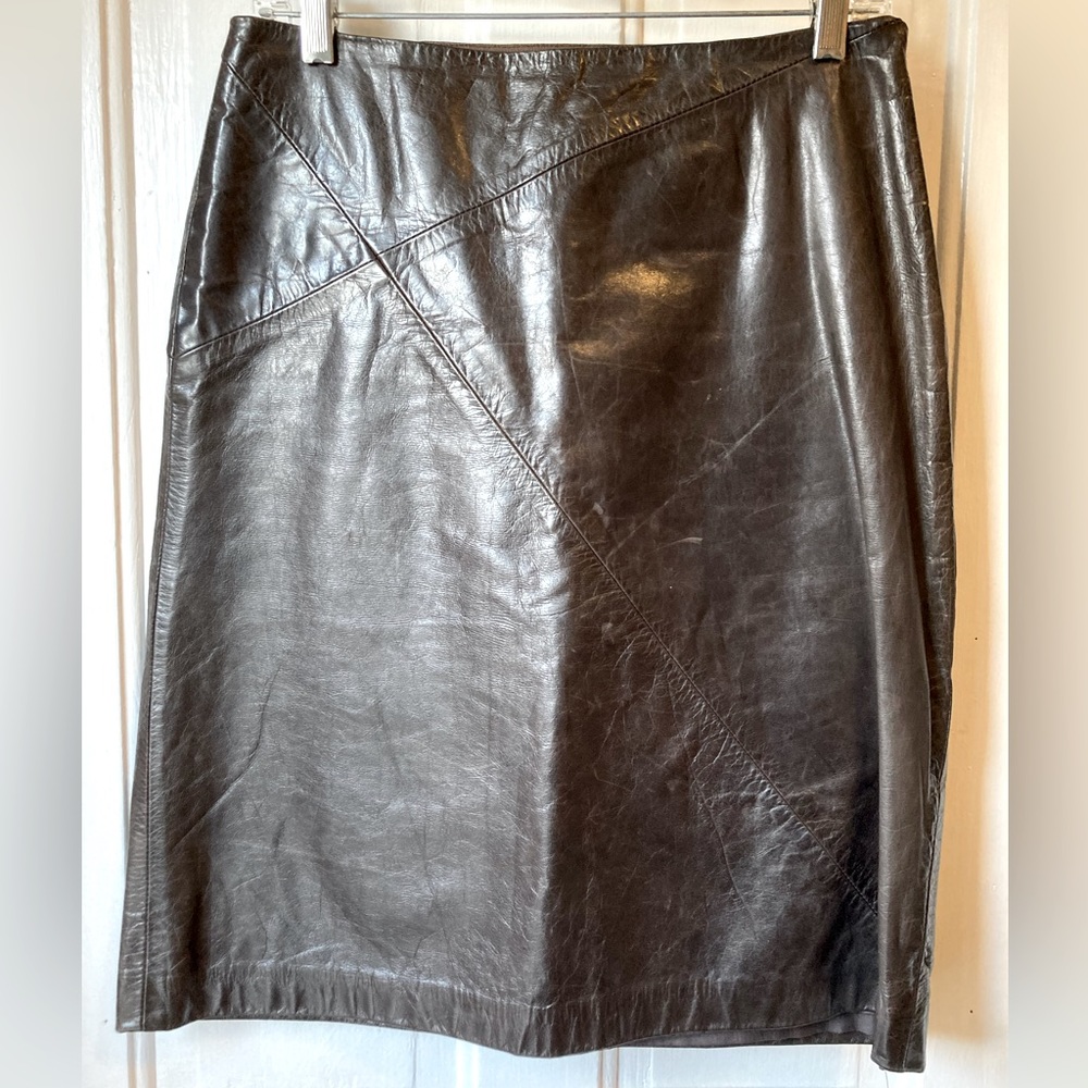 Vintage Club Monaco chocolate brown leather skirt. Size 6, good condition